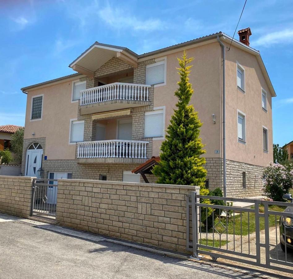 Apartments Ban Galižana Exterior foto